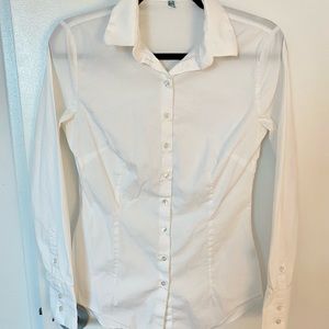 Women’s white shirt button down